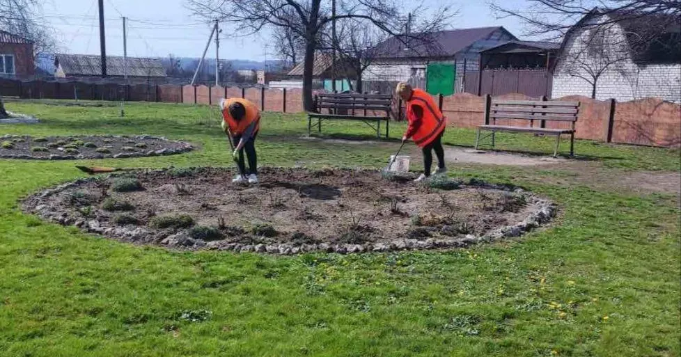 Джерело: Мереф'янська громада Відділ благоустрою Мереф'янської громади продовжує озеленювати територію Утківського та Яковлівського старостинських округів на порталі Gromada Group