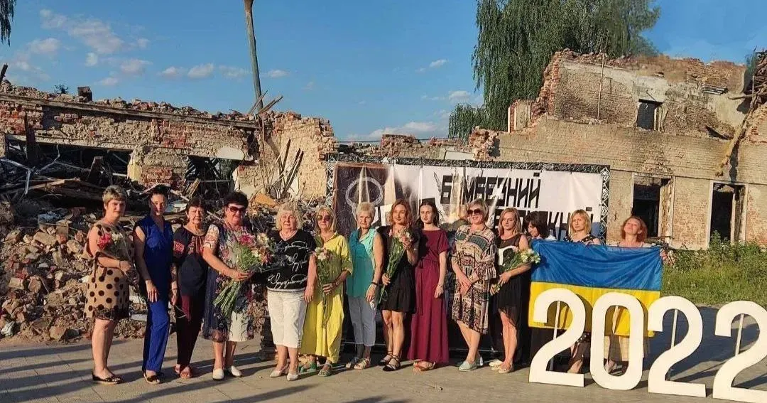 У Мереф'янській школі, яка була розбомблена окупантами, пройшла випускна зустріч.