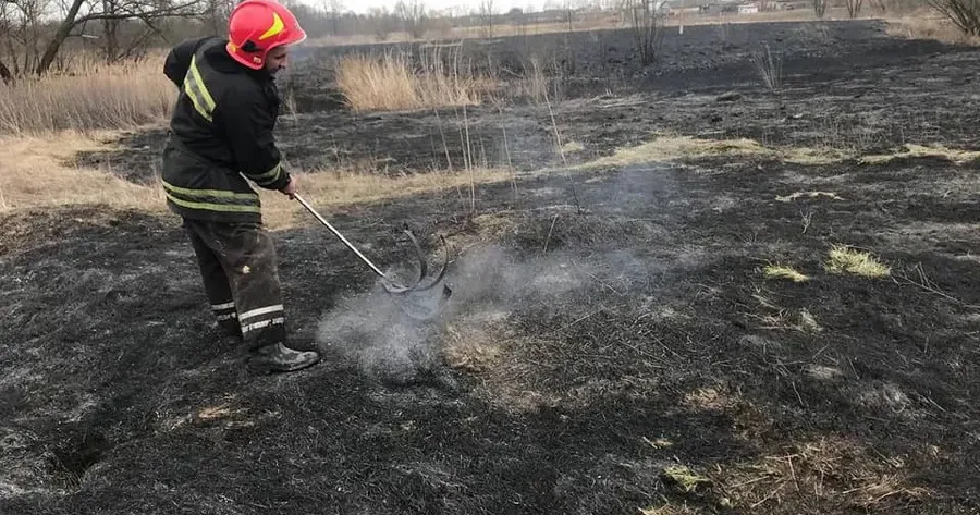 Джерело: Харківське районне управління ГУ ДСНС України у Харківській області У Мерефі фахівці Державної пожежно-рятувальної частини ГУ ДСНС України у Харківській області загасили пожежу на порталі Gromada Group