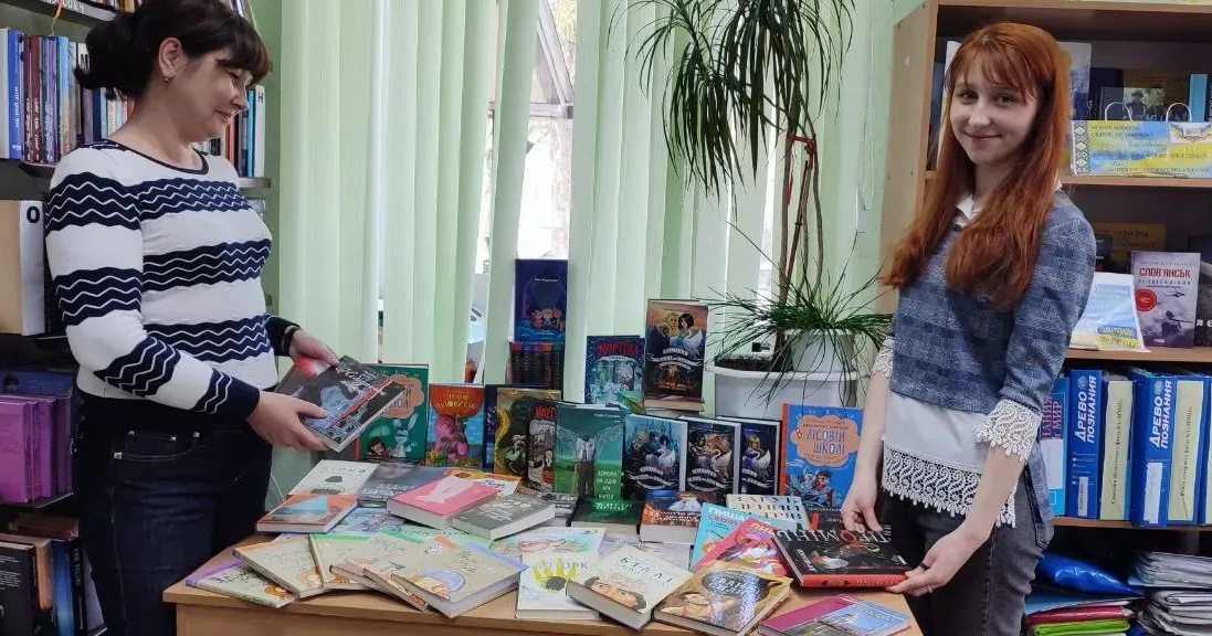 Головна світлина новини на сайті Gromada Group Бібліотека Мереф'янської громади збагатила свої літературні фонди на порталі Gromada Group