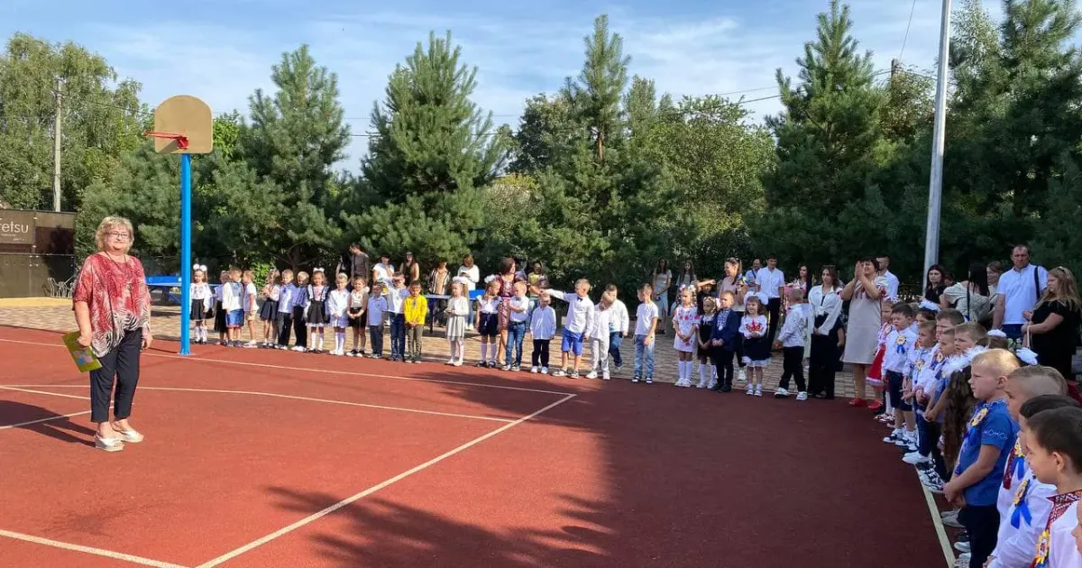 Фото Мереф‘янського медичного ліцею У Мерефі пройшла святкова лінійка з нагоди Першого вересня на порталі Gromada Group