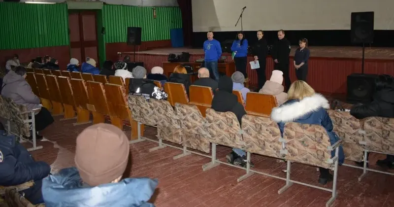 Джерело: Міська рада Мерефи У "Супутнику" пройшли консультації родин військовополонених та зниклих безвісти на порталі Gromada Group