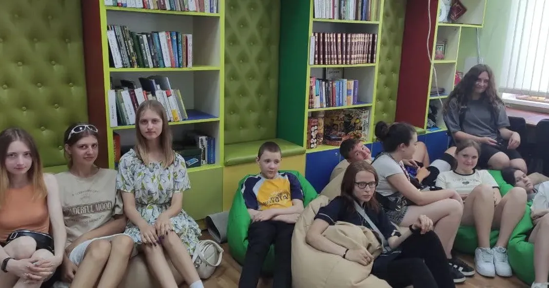 Джерело: Мереф'янська міська центральна бібліотека Канікули в бібліотеці: до книгозбірні Мерефи завітали місцеві ліцеїсти на порталі Gromada Group