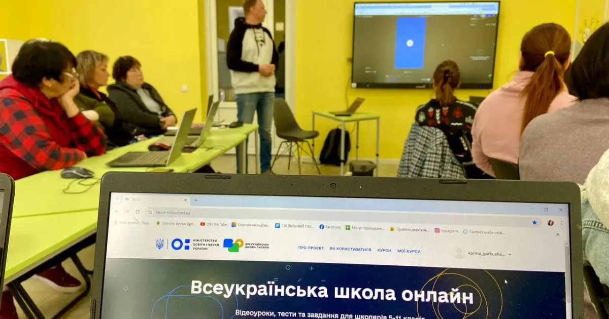 Автор фото: Катерина Хихля У Мерефі пройшов майстер-клас для вчителів по роботі із платформою ВШО на порталі Gromada Group