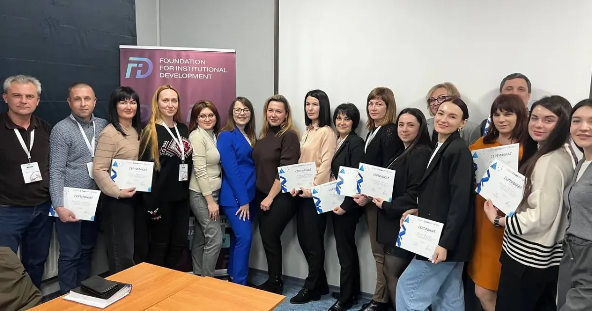 Джерело: Мереф’янська громада Представники Мереф'янської міської ради взяли участь у всеукраїнському тренінгу «Tone At The Top: антикорупційний менеджмент та розбудова доброчесного середовища органу» на порталі Gromada Group