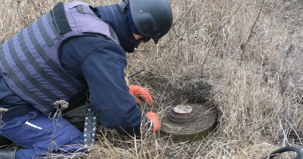 Фото з відкритих джерел З 9 до 15 березня фахівці обстежили 9,4 кілометри автодоріг, 2 кілометри залізничних колій та 8,5 кілометрів газопроводів