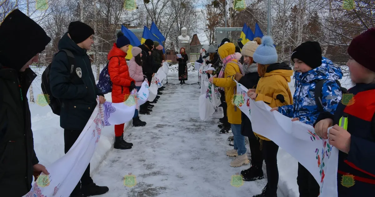 Біля пам’ятника Тараса Шевченка відбувся культурний захід з нагоди об’єднання УНР та ЗУНР.