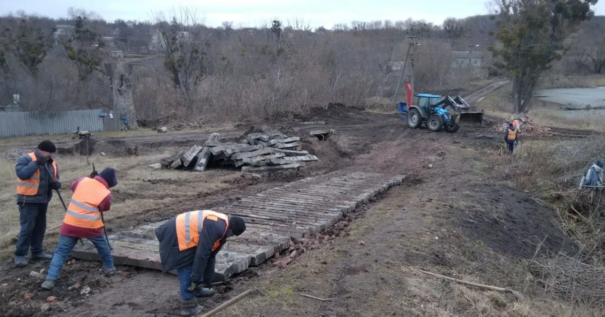 Джерело: Мереф'янська громада В Олександрівці розпочато роботи з облаштування дороги твердим покриттям на порталі Gromada Group