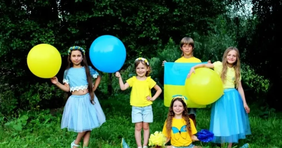 Фото з відкритих джерел Мереф'янська молодь запрошується до участі в Обласному фестивалі-конкурсі «Розквітне Україна» на порталі Gromada Group