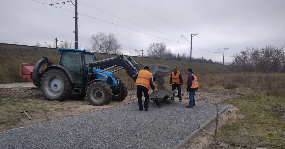 Джерело: Мереф'янська громада В Утківці реалізували проєкт з облаштування пішохідними доріжками зони відпочинку на порталі Gromada Group