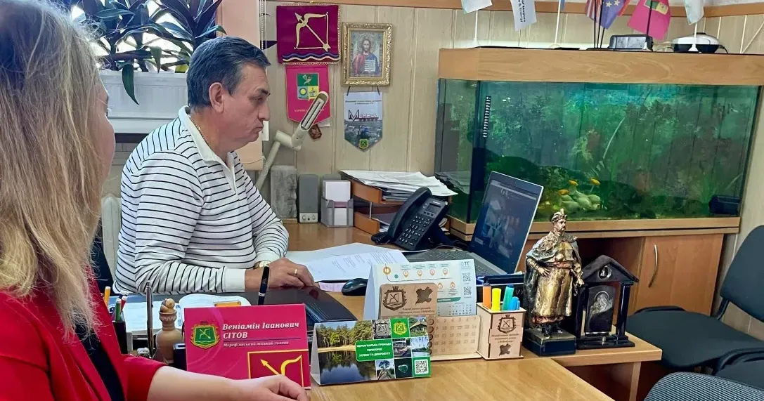 Джерело: Відділ Міжнародних відносин та проєктно-інвестиційної діяльності ММР Мереф'янський міський голова підписав Меморандум про взаєморозуміння та співпрацю з ALDA на порталі Gromada Group