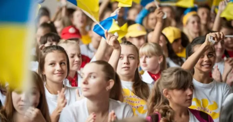Фото ілюстративне Як зробити Молодіжну Раду дієвою? Мереф'янки взяли участь у всеукраїнському вебінарі на порталі Gromada Group